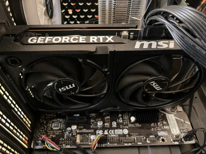 Placa de Vídeo RTX 5050 8GB