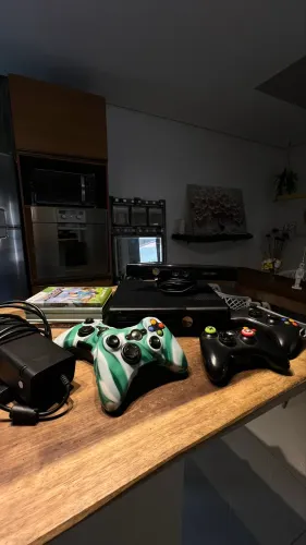 Xbox 360 original + Kinect + 4 Controles + 5 Jogos | Completo!