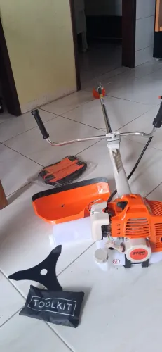 Vendo roçadeira profissional STIHL FS 290 nova com todos acessórios