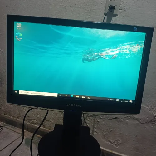 Vendo monitor da Samsung 19p com pé giratório