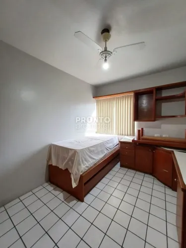 Apartamento com 3 quartos em Espinheiro