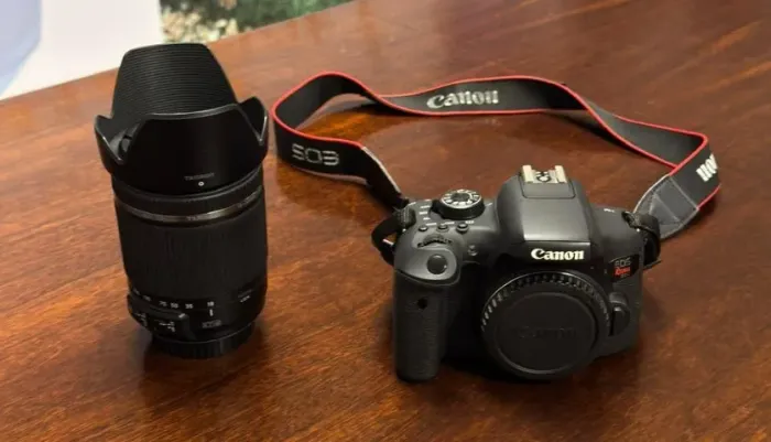 Câmera Canon T6i + Lente 18-200mm  + Grip de Bateria  I Bolsa Case  | Semi Nova