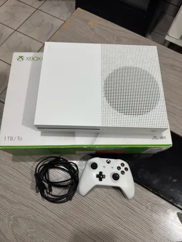 Xbox one s em perfeito estado 