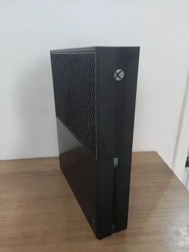 Xbox One Completo + Controle Original com Bateria Recarregável + 2 Jogos