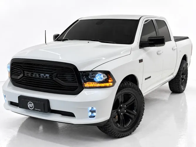 Ram Classic Laramie Night Edition 5.7 V8 16V Gasolina 4X4 Aut. 2023