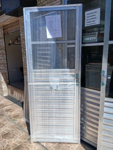 DIRETO DA FABRICA!! PORTA SOCIAL COM JANELA E GRADE