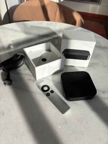 Apple TV 3a geração - A1469 - completa com caixa