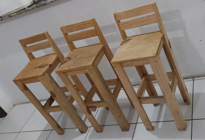 3 Bancos de Madeira para Balcão