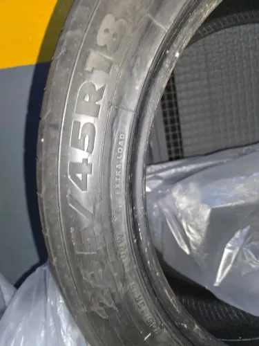 Pneus 245/45R18