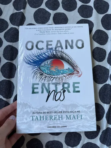 Livro oceano entre nós Tahereh Mafi