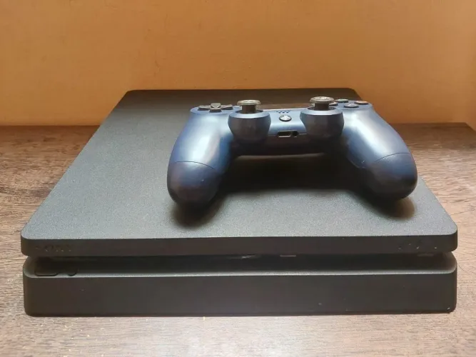 Playstation 4 Slim, 500 GB + 1jogo (Troco por Nintendo Switch Lite)