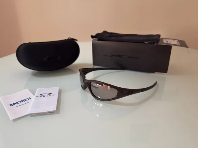 Cactus Jack x Oakley Óculos Straight Jacket 99 Brown