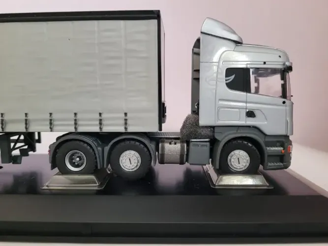 Miniatura Scania R420 novo SEM USO - escala 1:50