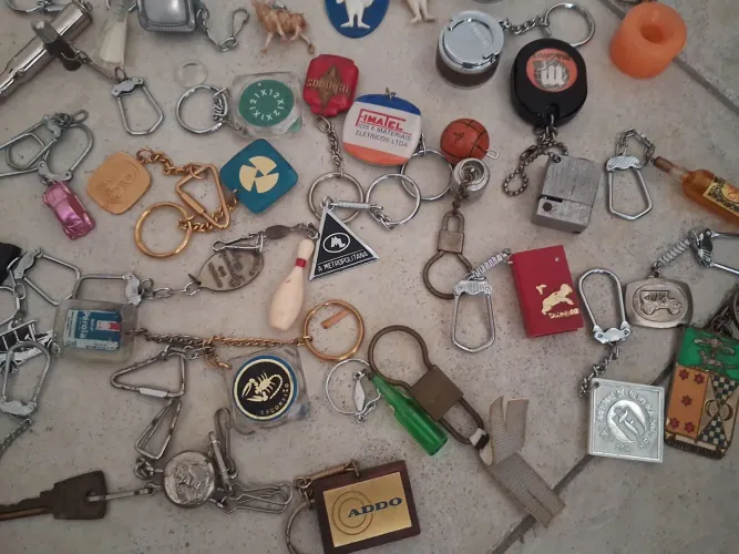 Coleção de chaveiros antigos 50 peças