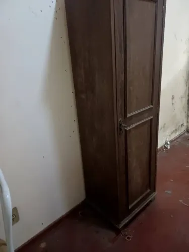 Armário sucupira! Guardar roupa de cama, sapatos, maquiagem. Perfeito estado!