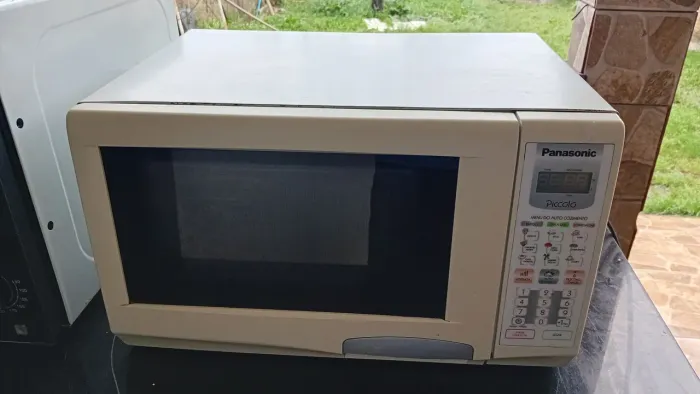 Micro-ondas branco da Panasonic