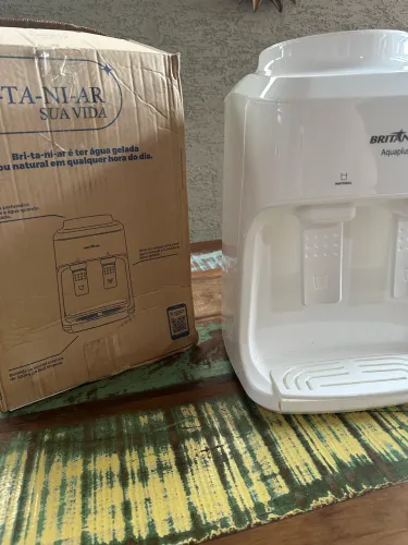 Bebedouro Britânia Branco - Água Natural e Gelada | Para Galão 10 a 20 L