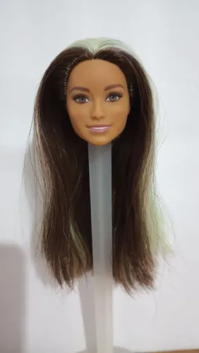 Cabeça de boneca Barbie fashionista 
