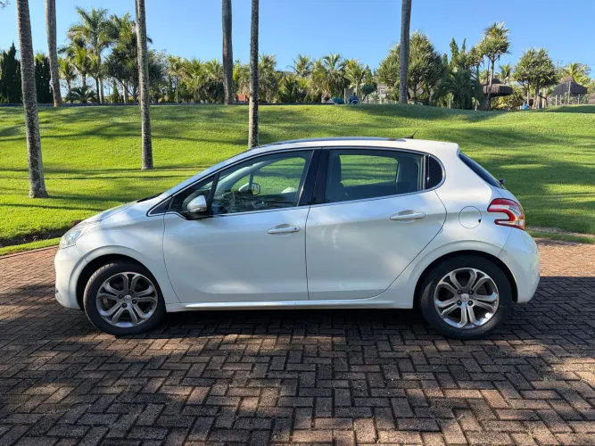 Peugeot 208 Griffe 1.6 Flex 16V 5P Aut. 2015