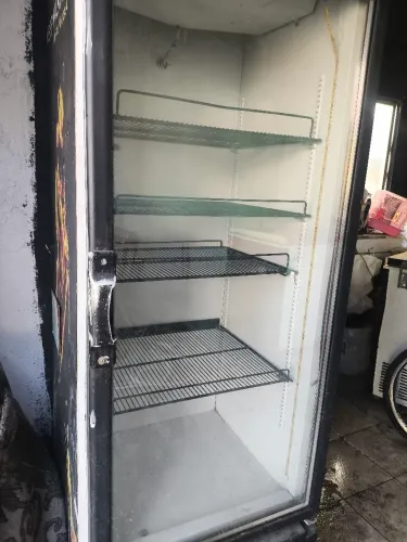 Oportunidade para quem quer começar uma adega - Freezer horizontal e Expositora