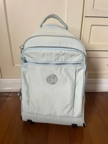 Mochila de rodinha Kipling com estojo e lancheira