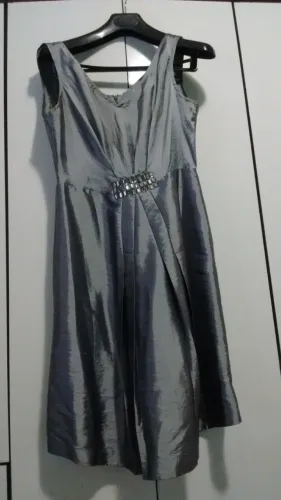 2 Vestidos Cinza e Vermelho Bordô. Um preço.