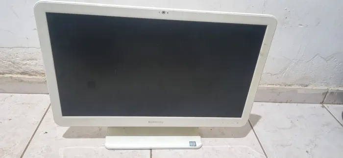 PC TV para tirar peças somente a tela com defeito 