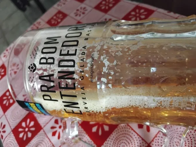 Caneca plástica para gelar cerveja 