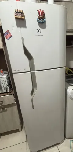 Geladeira Electrolux Frost Free DF35A - 261 Litros