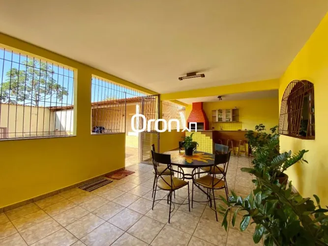Sobrado à venda, 420 m² por R$ 1.300.000,00 - Santa Genoveva - Goiânia/GO
