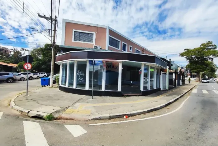 Salão Comercial com vitrine para locação com 500m² por R$ 18.000,00 Vila Thaís, Atibaia-SP