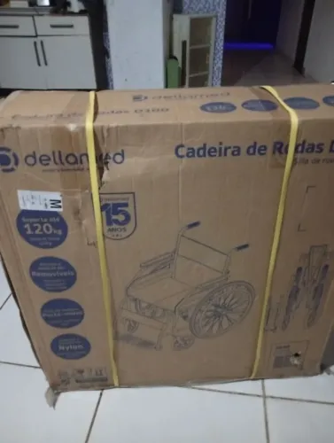 Vendo uma cadeira de rodas dellamed D100
