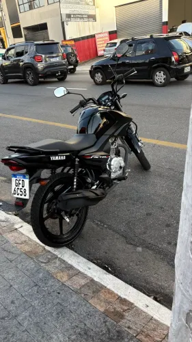 Moto Factor Preta