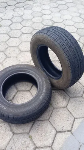 Vendo par de pneus seminovo 235/70/16