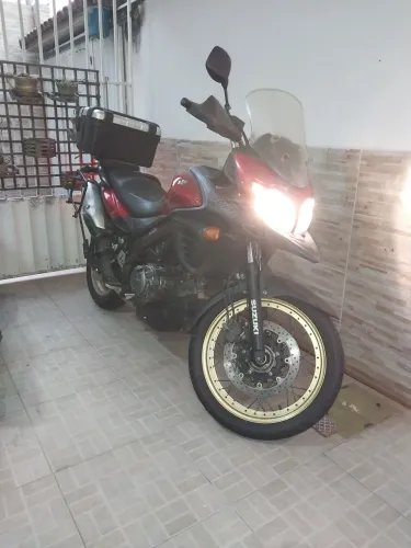 V-stron 650cc 