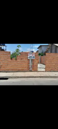 Vende-se casa em fase de construção