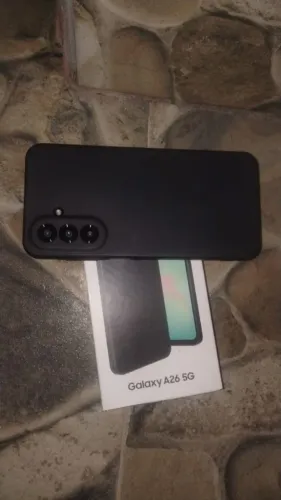 A26, 8GB de RAM, 256GB de memória.