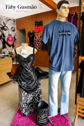 Lote Fechado: Estoque de Roupas Completo + Instalações (Móveis, Manequins e Araras)