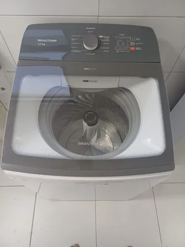 Máquina de Lavar Brastemp 12 kg usada com defeito de vazamento de um pouco de água 