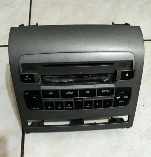 Rádio, painel e lanterna originais