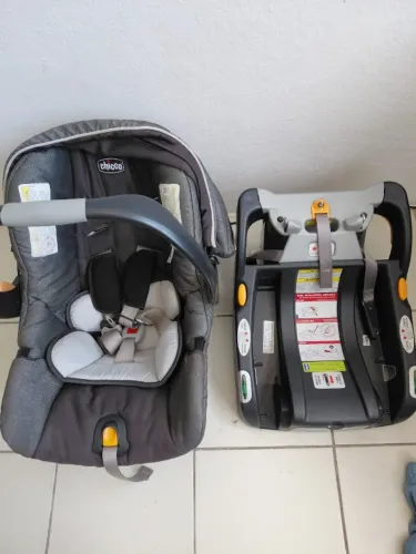 Vendo Bebê Conforto Chicco KeyFit 30 + Base com sistema CLICK.