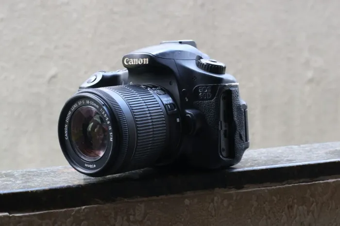 Canon 60D + 18-55 (carregador e bateria)