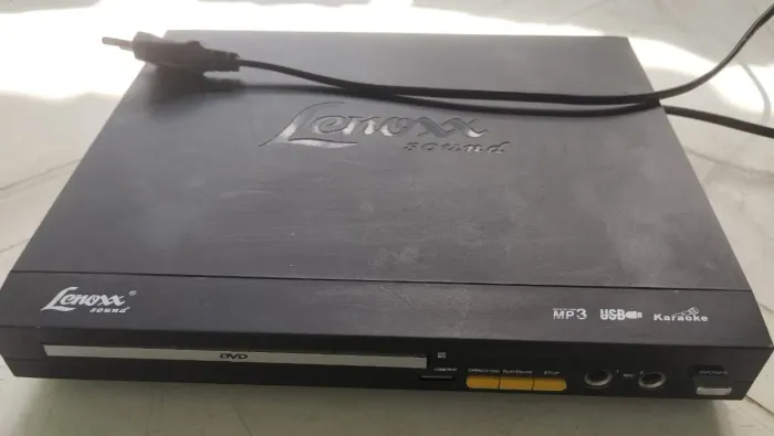 Vendo karaoke Lenoxx que pegar Microfone