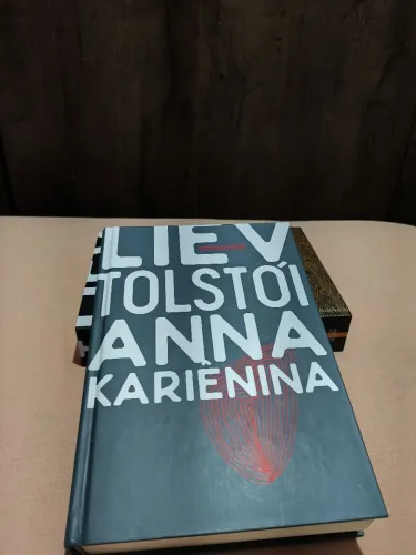Livro Anna Karenina - Liev Tolstói 
