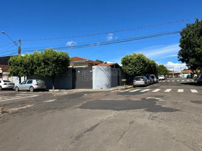 Venda de Casas / Padrão na cidade de Américo Brasiliense