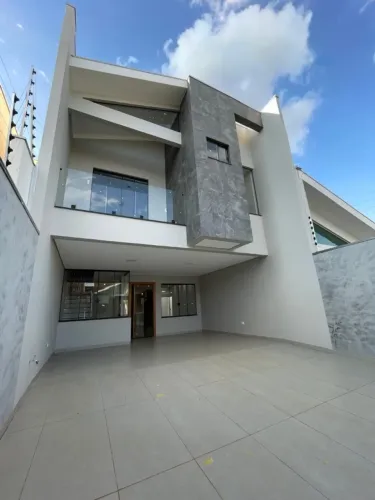 Sobrado Novo - 213 m² - Jardim Tóquio - Maringá/PR