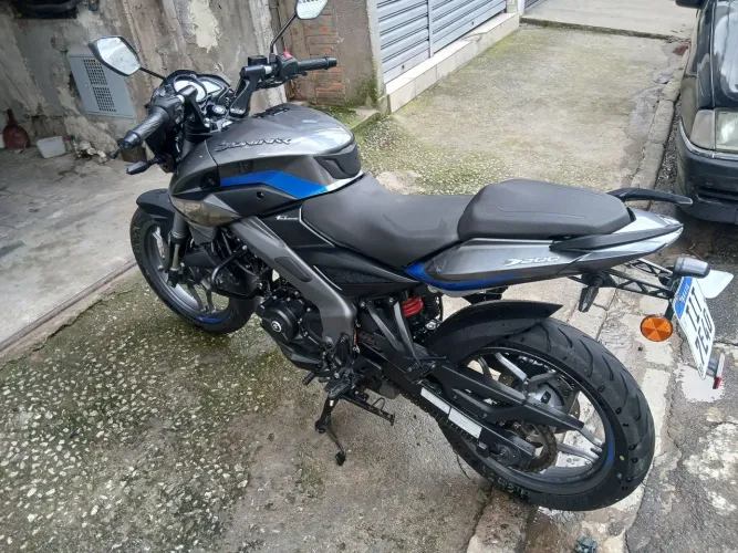 Bajaj dominar 200 ANO 2025