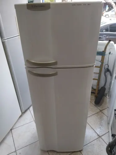 Geladeira eletrolux 260 litros super freezer