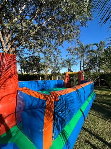 Locação Brinquedos infláveis,Futebol de sabão,Tobogã,Pula pula 