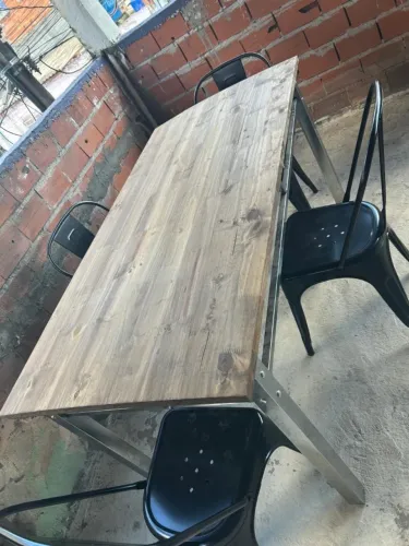 Mesa de jantar quadrada madeira